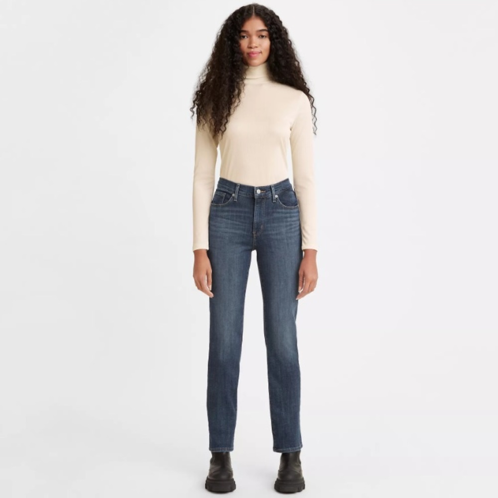 LEVI’S NWT CLASSIC STRAIGHT FIT WOMEN'S JEANS